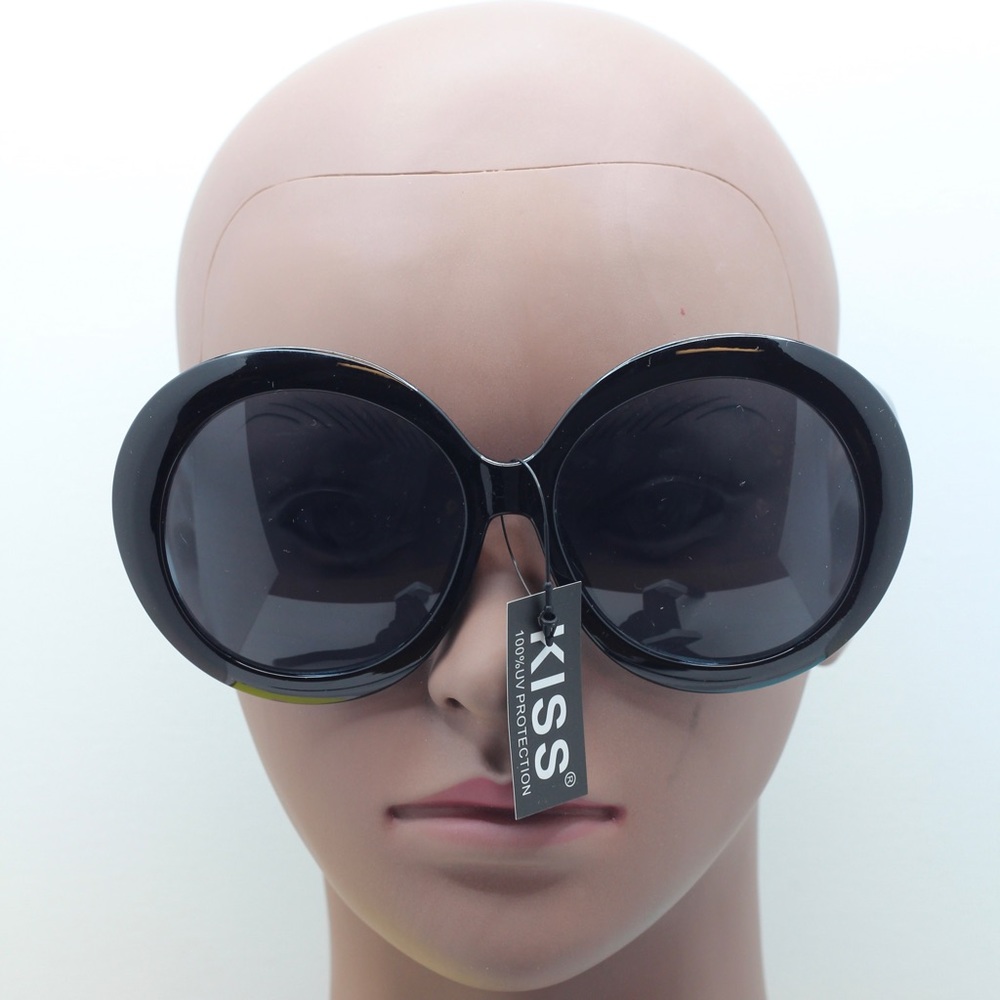Oversized round black